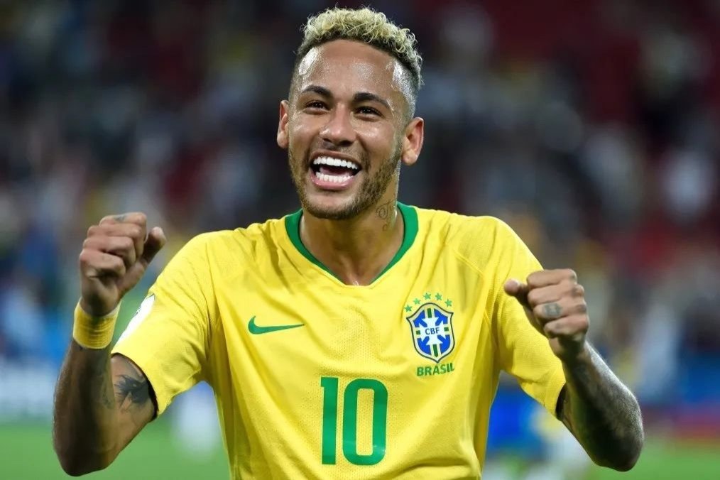 内马尔重返赛场，持续失利首场状态出色，西班牙队观众沸腾！比赛高潮迭起的简单介绍