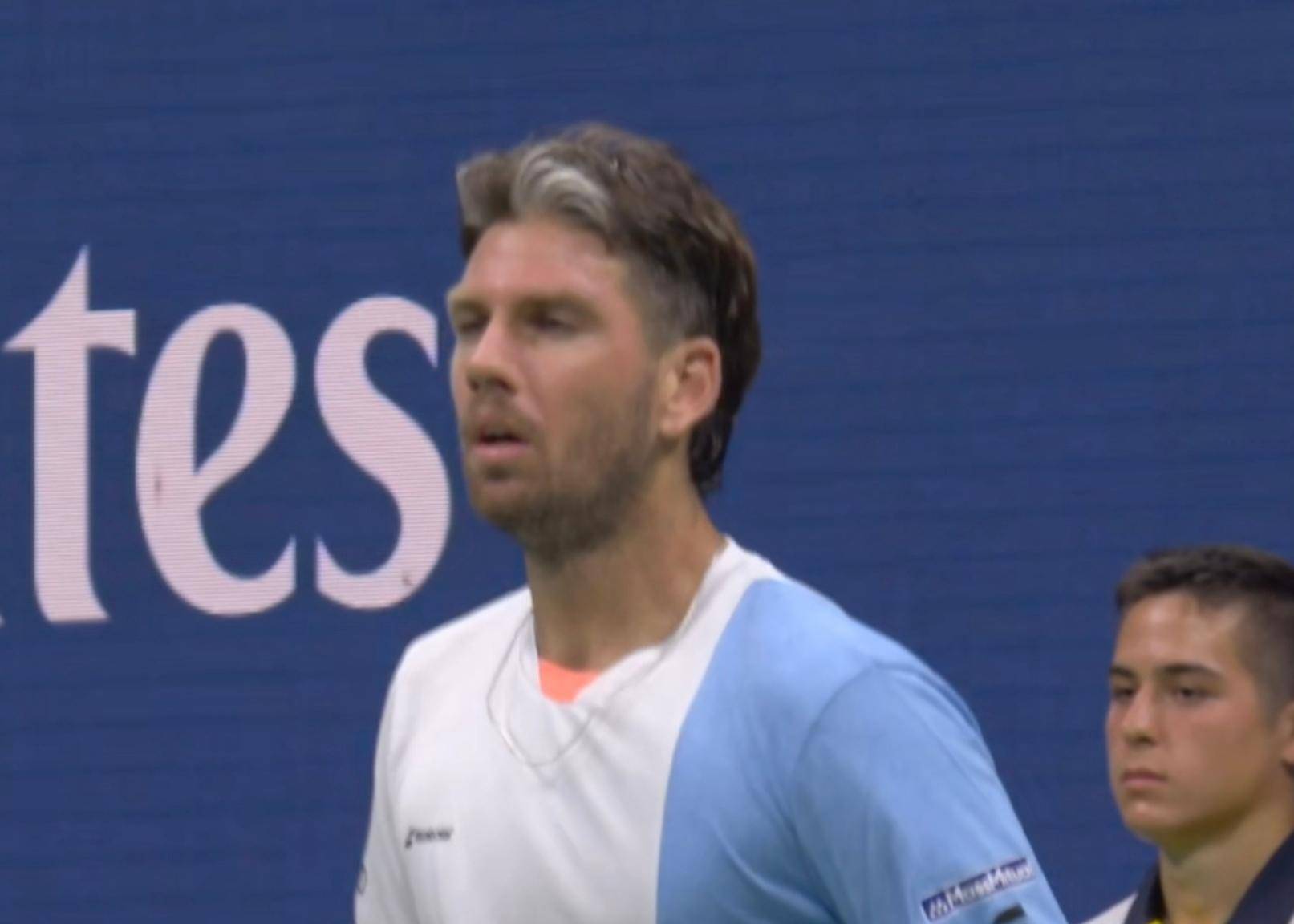 开云在线-关于德约科维奇重返赛场，大比分获胜首场状态出色，MAD观众沸腾！观众掌声雷动的信息