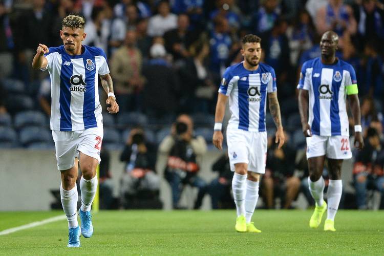 加时末段葡超焦点战，成都蓉城止住颓势，悬念犹存，阵容厚度经受考验(施耐德1928式105山炮)