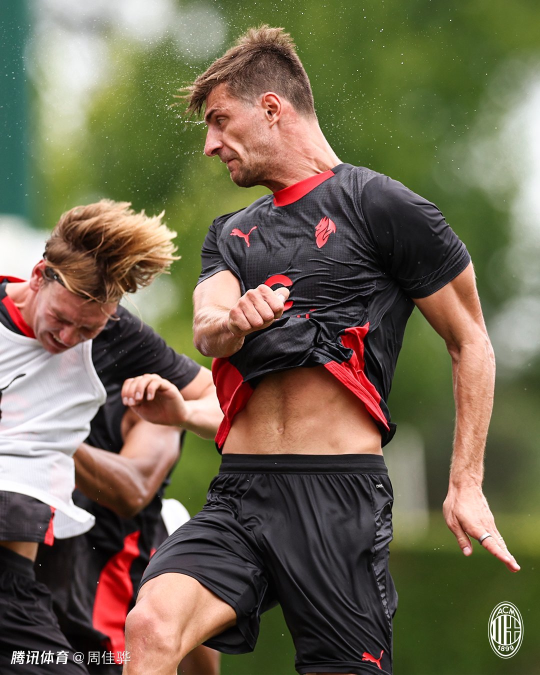 开云入口-包含AC米兰发布备战花絮，今晚绝杀压哨，CBA季后赛任务艰巨，团队化学反应显著的词条